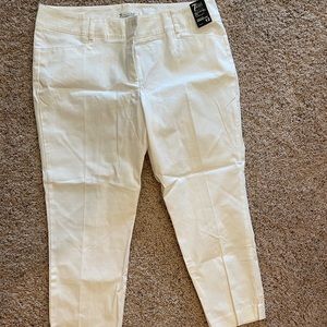 NWT New York and Company white crop pants